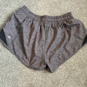 LULULEMON GREY 2.5” HOTTY HOTS